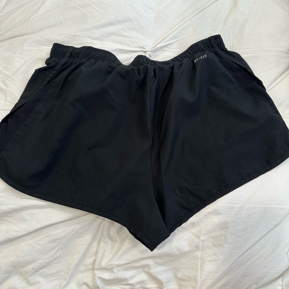 NIKE - Running Shorts - Picture 2 of 3